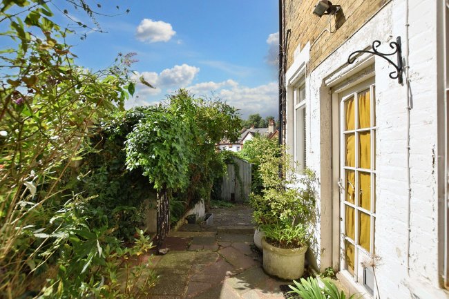 Warren Lodge, 2 Halesworth Road, Lewisham, London SE13 7TN 3