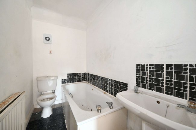 48 Orchardville, Burnham, Slough, SL1 7BD 10