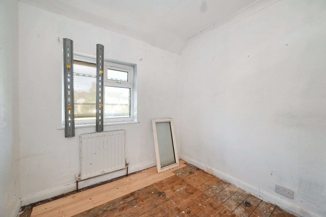 48 Orchardville, Burnham, Slough, SL1 7BD 10