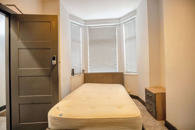 13 Cross Green Crescent, Leeds, West Yorkshire, LS9 0DD 10