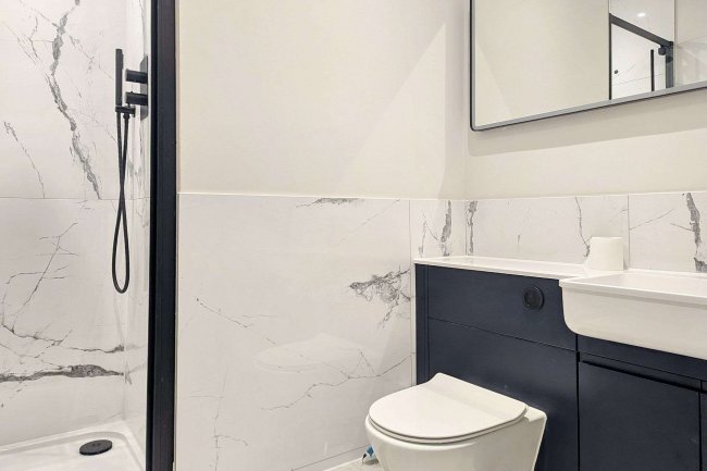 10B Salisbury Mews, London SW6 7DS 9