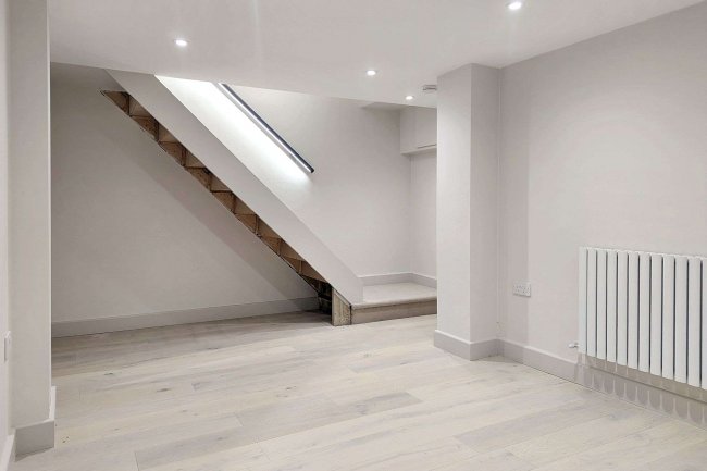 10B Salisbury Mews, London SW6 7DS 9