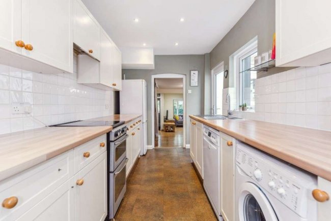 63 Hivings Hill, Chesham, Buckinghamshire, HP5 2PG 7