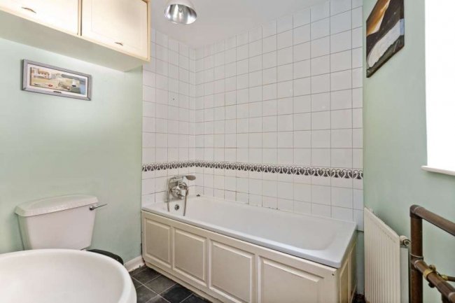 63 Hivings Hill, Chesham, Buckinghamshire, HP5 2PG 7