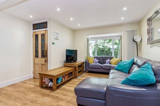 63 Hivings Hill, Chesham, Buckinghamshire, HP5 2PG 7