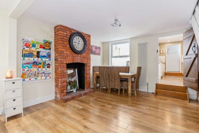 63 Hivings Hill, Chesham, Buckinghamshire, HP5 2PG 7