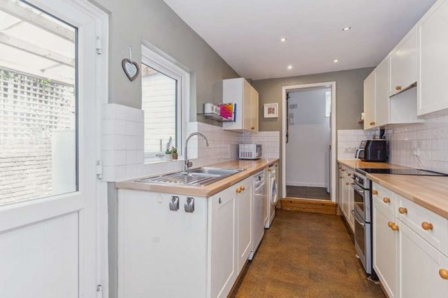 63 Hivings Hill, Chesham, Buckinghamshire, HP5 2PG 7