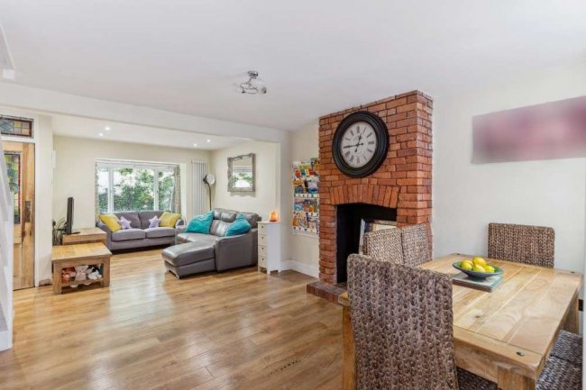 63 Hivings Hill, Chesham, Buckinghamshire, HP5 2PG 7