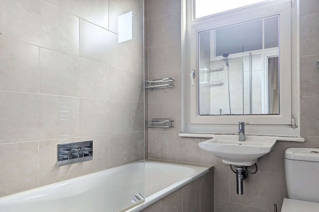 First Floor Flat, 8 Babington Road, London, SW16 6AP 3