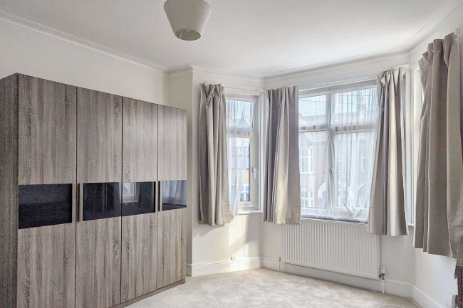 First Floor Flat, 8 Babington Road, London, SW16 6AP 3