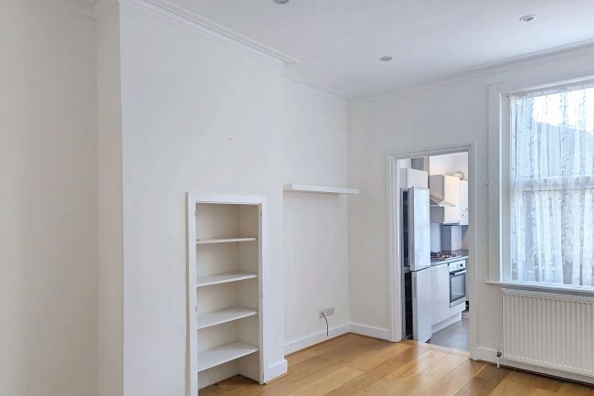 First Floor Flat, 8 Babington Road, London, SW16 6AP 3