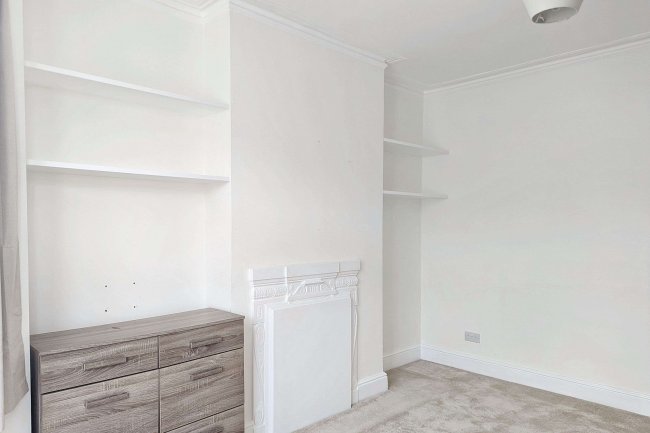First Floor Flat, 8 Babington Road, London, SW16 6AP 3