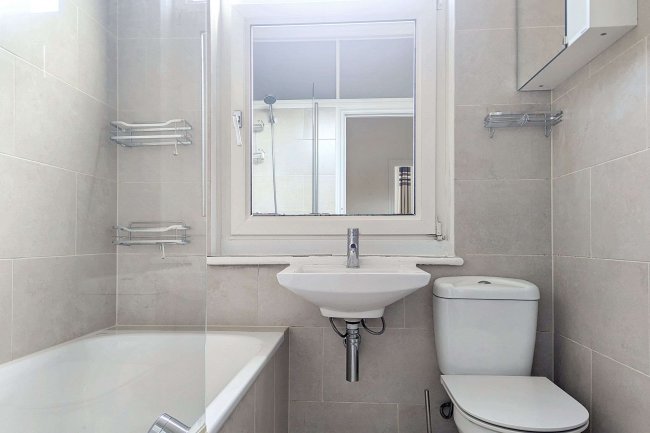 First Floor Flat, 8 Babington Road, London, SW16 6AP 3