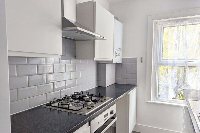First Floor Flat, 8 Babington Road, London, SW16 6AP 3