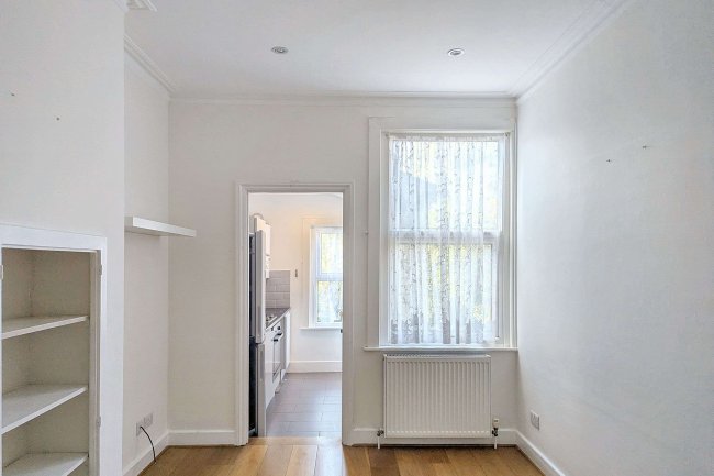 First Floor Flat, 8 Babington Road, London, SW16 6AP 3