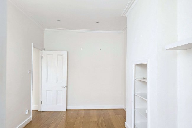 First Floor Flat, 8 Babington Road, London, SW16 6AP 3