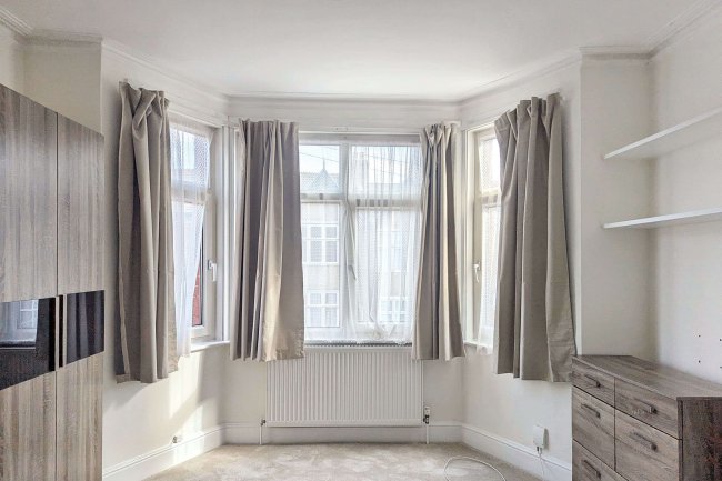 First Floor Flat, 8 Babington Road, London, SW16 6AP 3