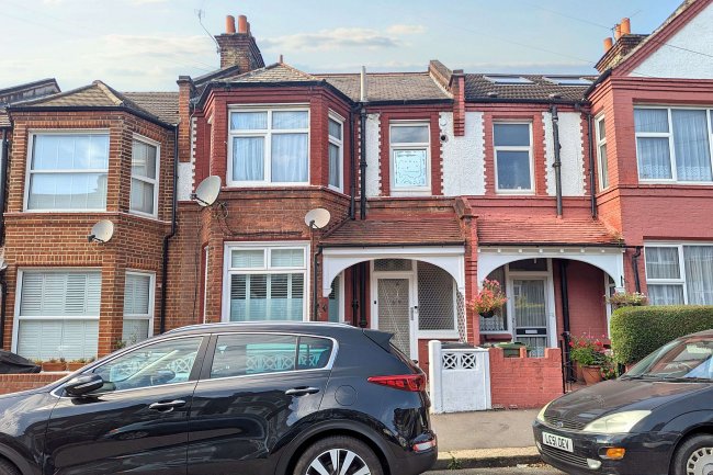 First Floor Flat, 8 Babington Road, London, SW16 6AP 3