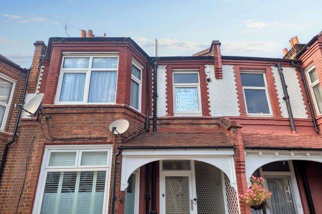 First Floor Flat, 8 Babington Road, London, SW16 6AP 3