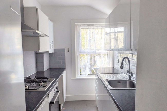 First Floor Flat, 8 Babington Road, London, SW16 6AP 3