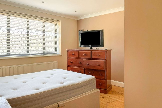 56 Woodland Drive, Hove, East Sussex BN3 6DJ 6