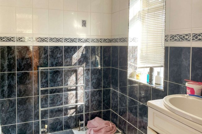 56 Woodland Drive, Hove, East Sussex BN3 6DJ 6