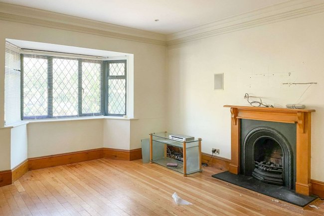 56 Woodland Drive, Hove, East Sussex BN3 6DJ 6