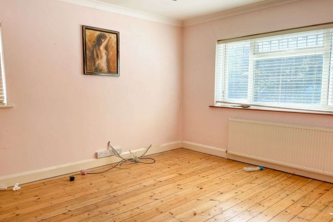 56 Woodland Drive, Hove, East Sussex BN3 6DJ 6