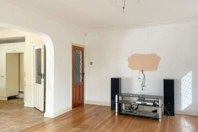 56 Woodland Drive, Hove, East Sussex BN3 6DJ 6