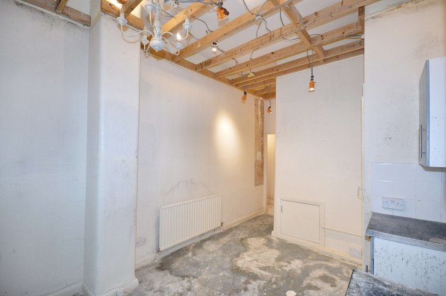 2a Essex Grove, Upper Norwood, London SE19 3SX 6