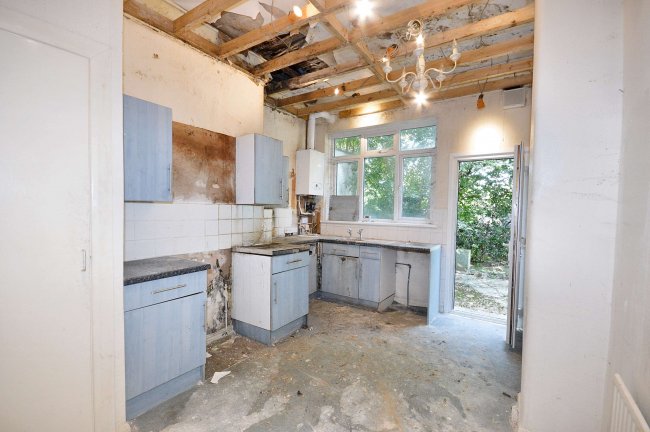 2a Essex Grove, Upper Norwood, London SE19 3SX 6