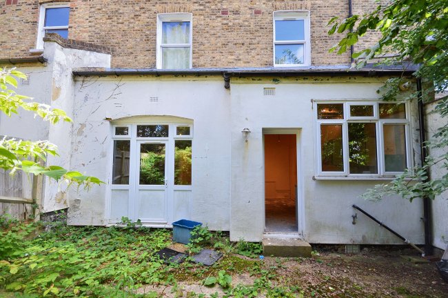 2a Essex Grove, Upper Norwood, London SE19 3SX 6