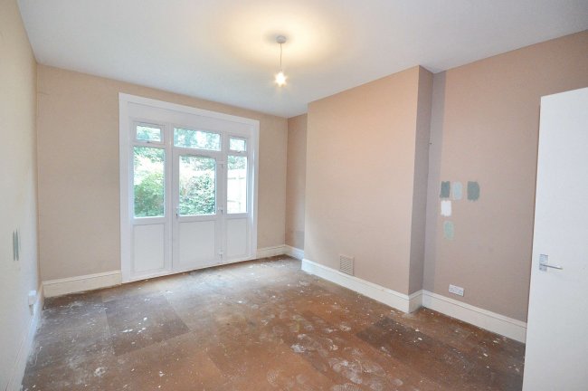 2a Essex Grove, Upper Norwood, London SE19 3SX 6