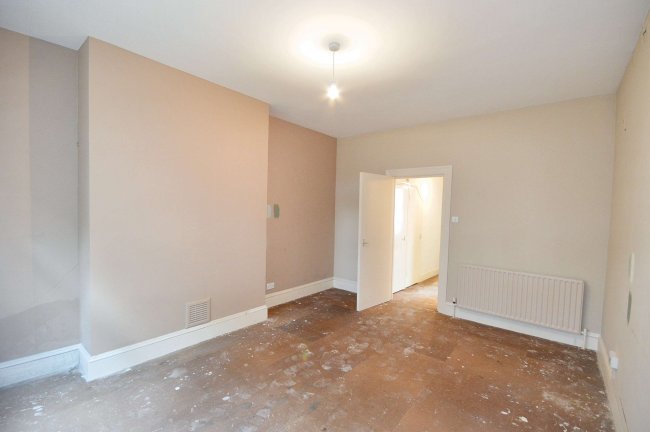 2a Essex Grove, Upper Norwood, London SE19 3SX 6