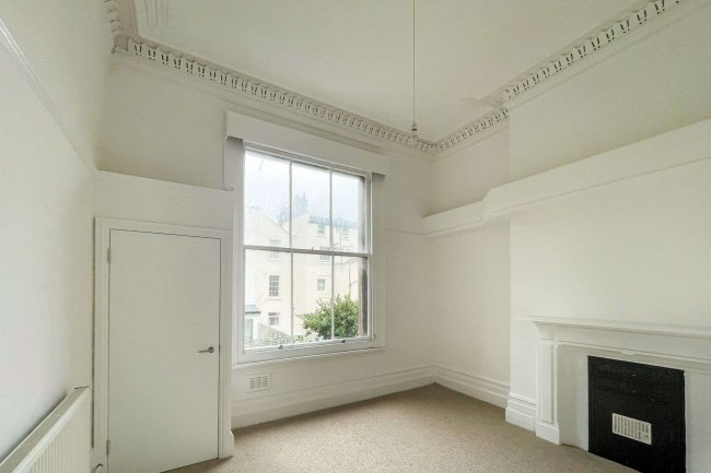 Flat 3, 16 Cambridge Rd, Hove, BN3 1DF 4