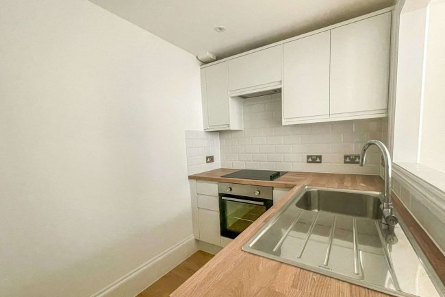 Flat 3, 16 Cambridge Rd, Hove, BN3 1DF 4
