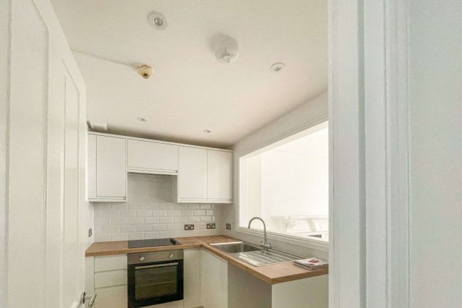 Flat 3, 16 Cambridge Rd, Hove, BN3 1DF 4