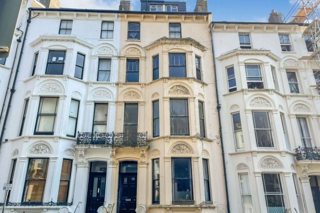 Flat 3, 16 Cambridge Rd, Hove, BN3 1DF 4