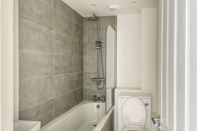 Flat 3, 16 Cambridge Rd, Hove, BN3 1DF 4