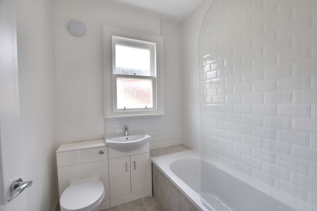 2c Bromley Grove, Bromley, Kent BR2 0LN 2