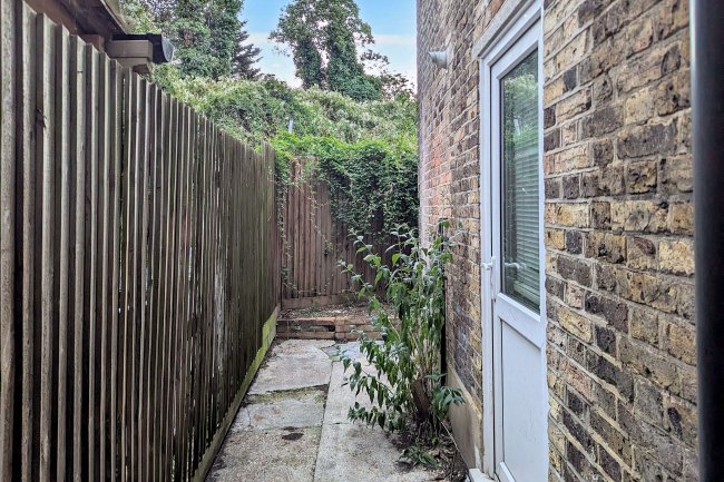 6 Parish Lane, Penge, London SE20 7LH 4