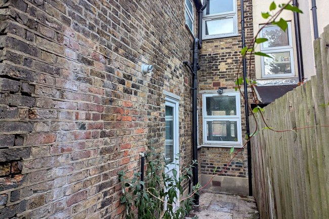 6 Parish Lane, Penge, London SE20 7LH 4