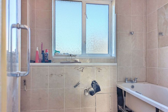 9 Stamford Drive, Bromley, BR2 0XF 1