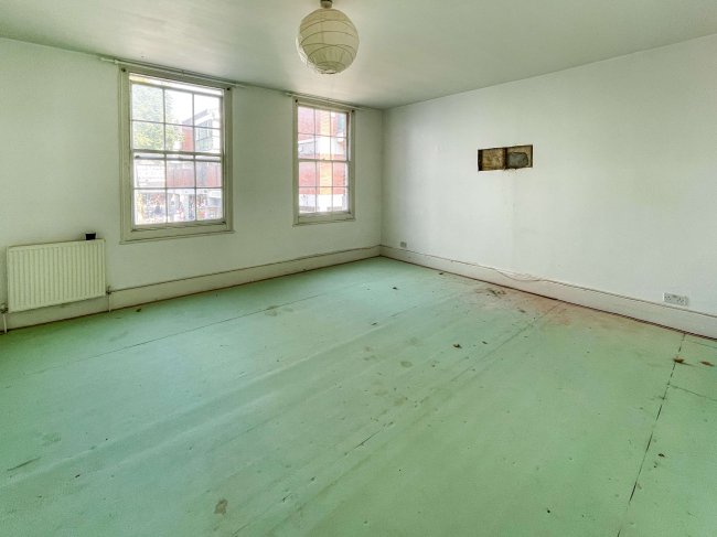 19 Market Place and 33 Sun Street, Hitchin, Hertfordshire, SG5 1DT 3