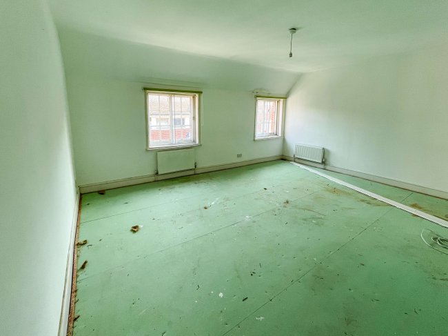 19 Market Place and 33 Sun Street, Hitchin, Hertfordshire, SG5 1DT 3