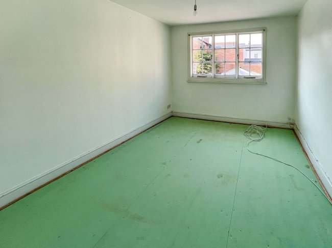 19 Market Place and 33 Sun Street, Hitchin, Hertfordshire, SG5 1DT 3