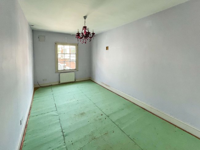 19 Market Place and 33 Sun Street, Hitchin, Hertfordshire, SG5 1DT 3