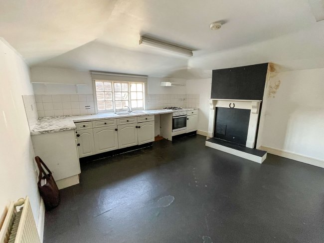 19 Market Place and 33 Sun Street, Hitchin, Hertfordshire, SG5 1DT 3