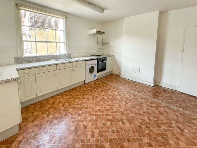 19 Market Place and 33 Sun Street, Hitchin, Hertfordshire, SG5 1DT 3