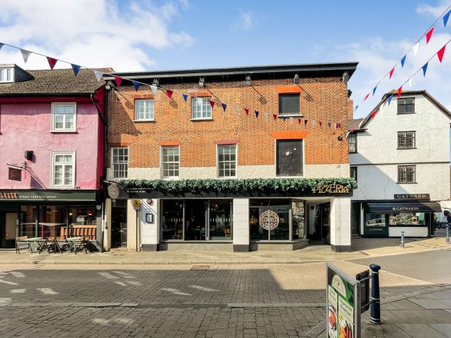 19 Market Place and 33 Sun Street, Hitchin, Hertfordshire, SG5 1DT 3